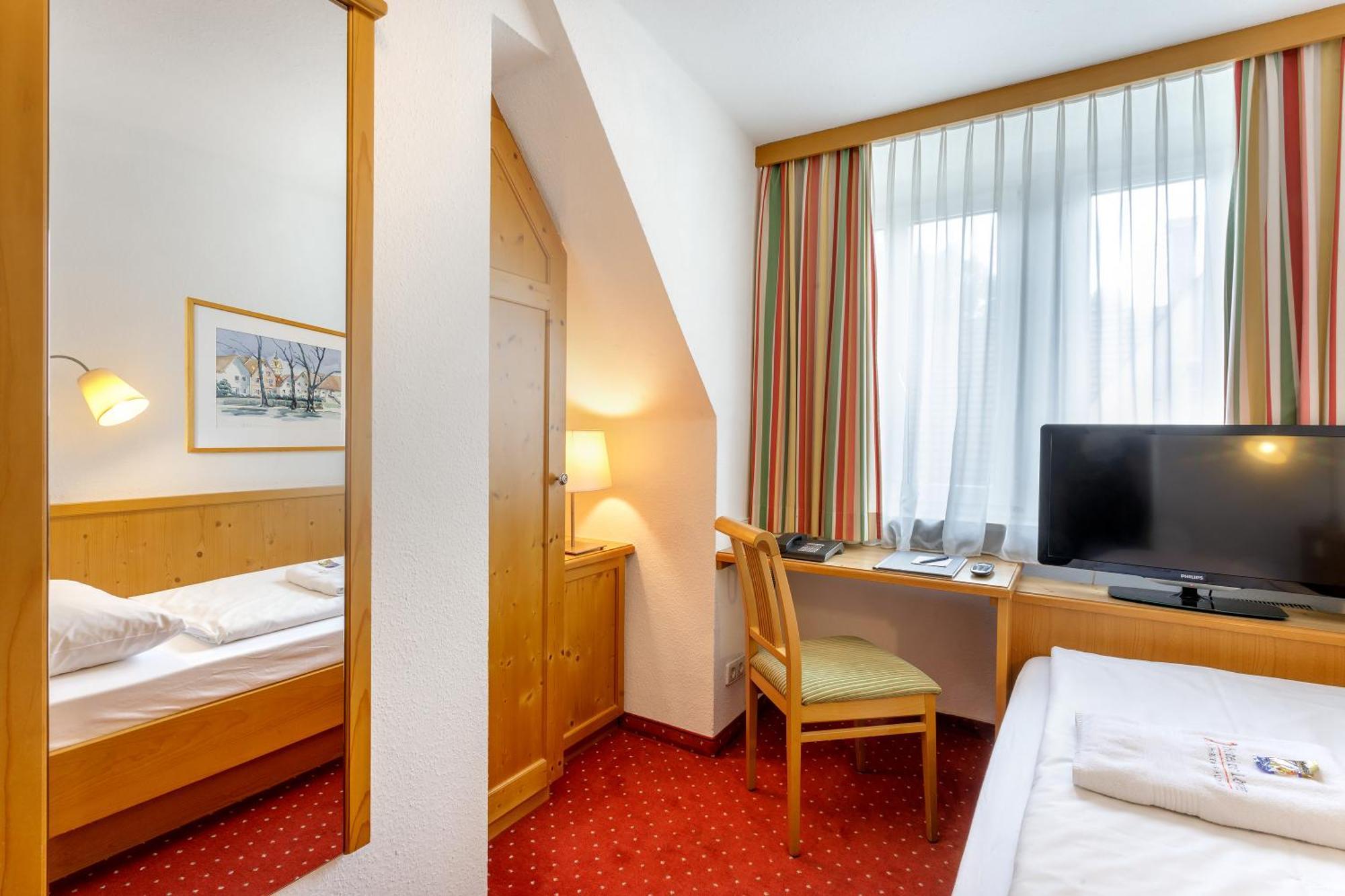 Hotel Zum Loewen Weißenhorn 外观 照片