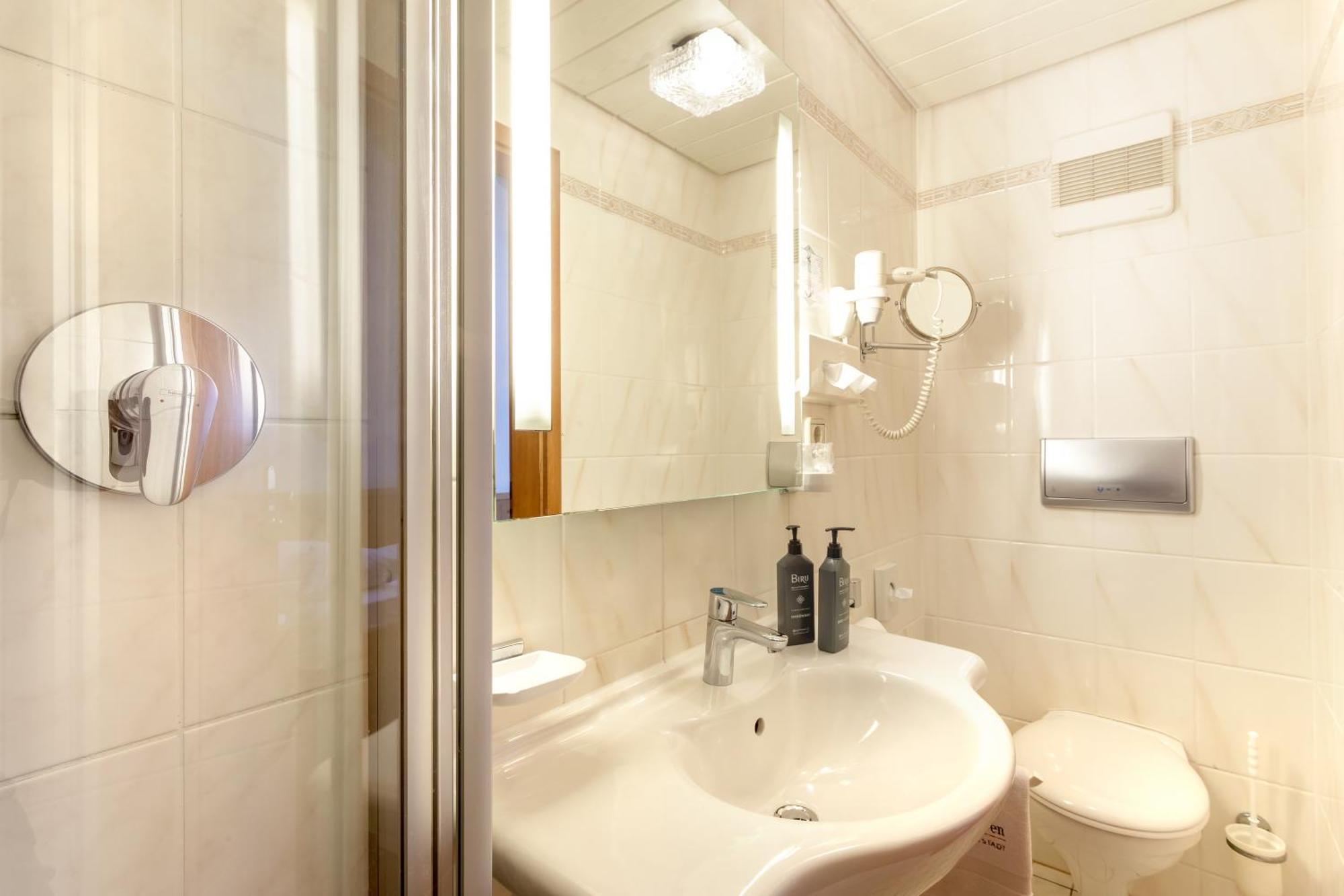 Hotel Zum Loewen Weißenhorn 外观 照片