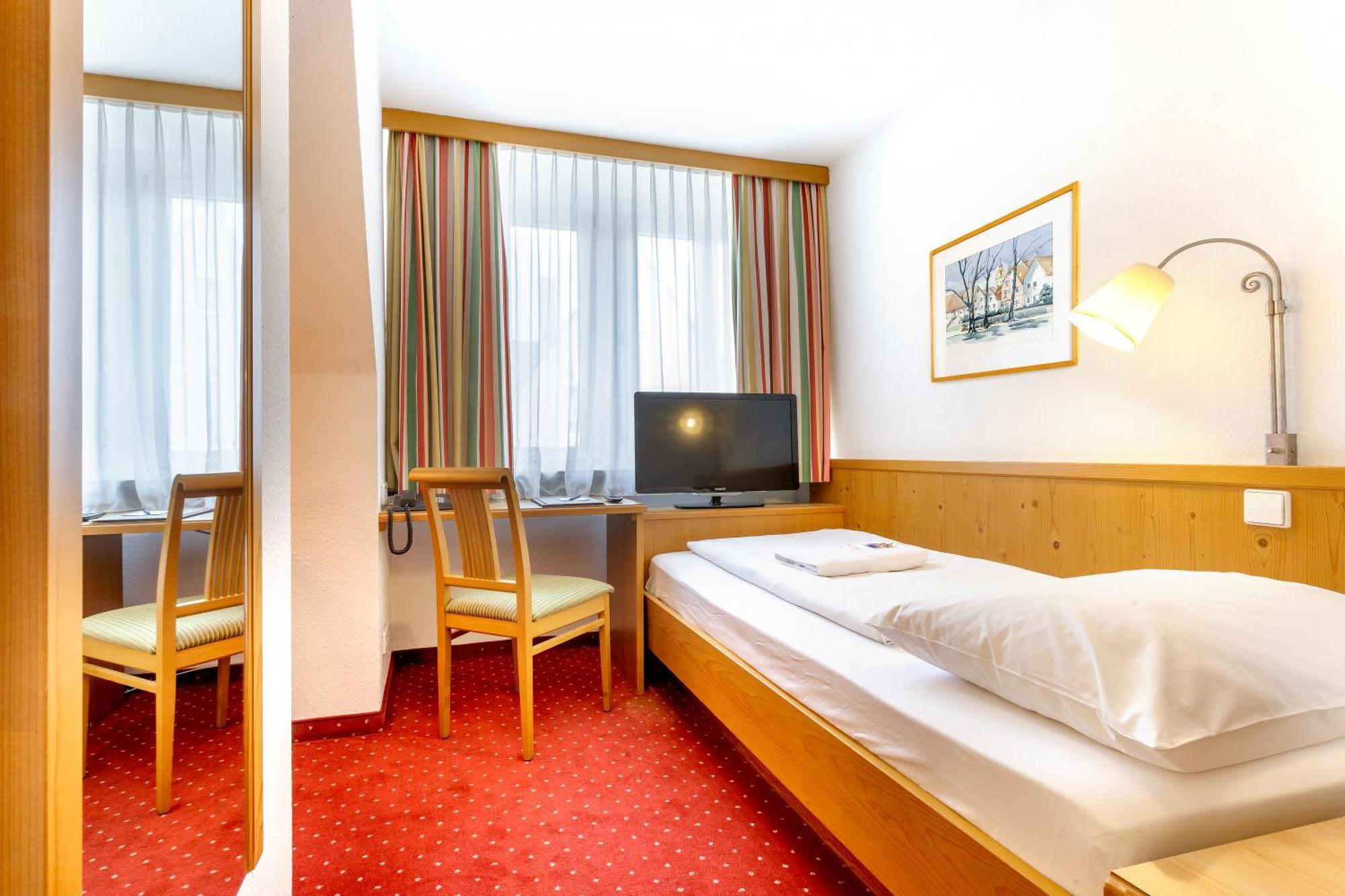 Hotel Zum Loewen Weißenhorn 外观 照片