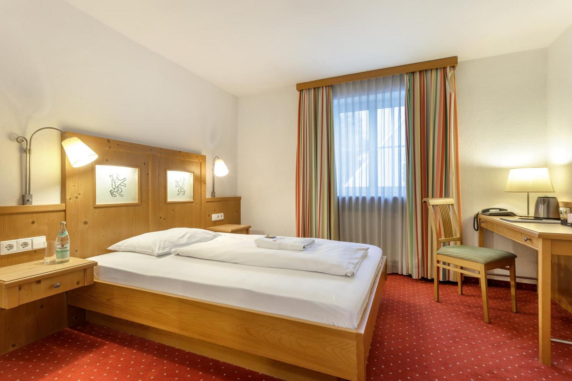 Hotel Zum Loewen Weißenhorn 外观 照片