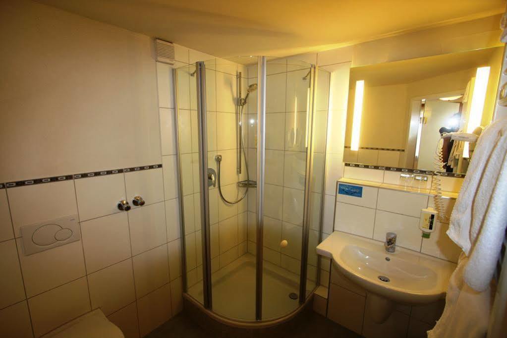 Hotel Zum Loewen Weißenhorn 外观 照片