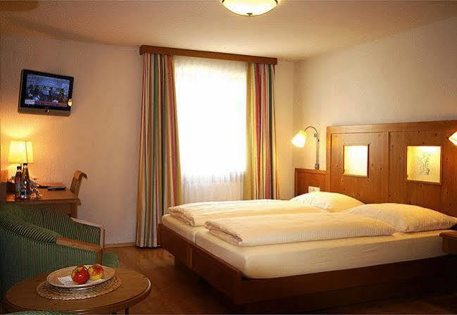 Hotel Zum Loewen Weißenhorn 外观 照片