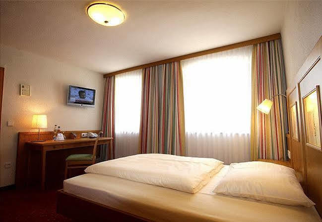 Hotel Zum Loewen Weißenhorn 外观 照片